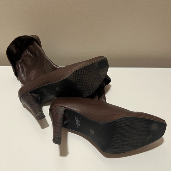 Worthington slouched or cuffed brown leather boots - Picture 3 of 7